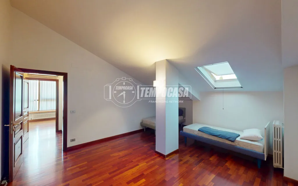 Pièces - Elegant Villa with Two Units in Camerata Picena