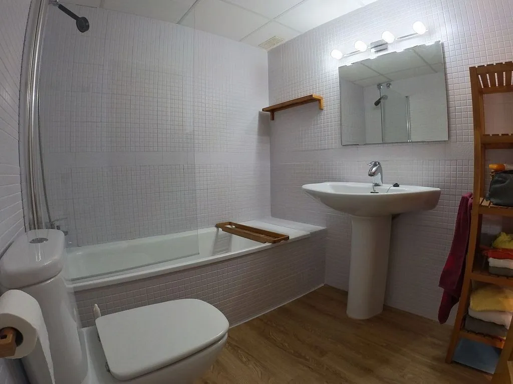 Salles de bain - Semi-detached House with Pool in Almardà