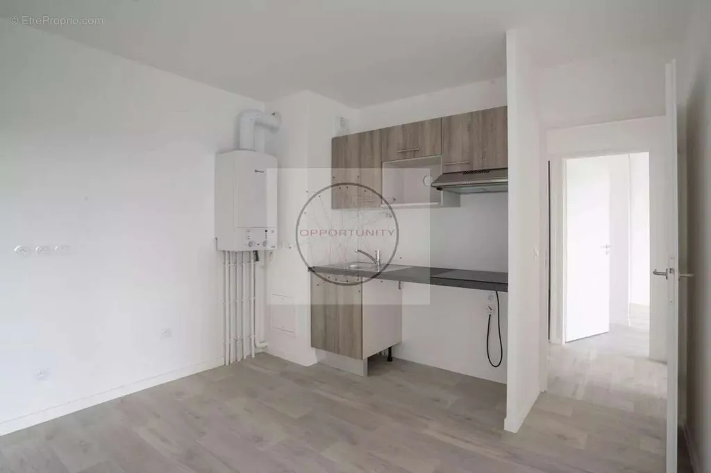 Kitchen - 3-Bed Apartment with Balcony in Le Blanc-Mesnil