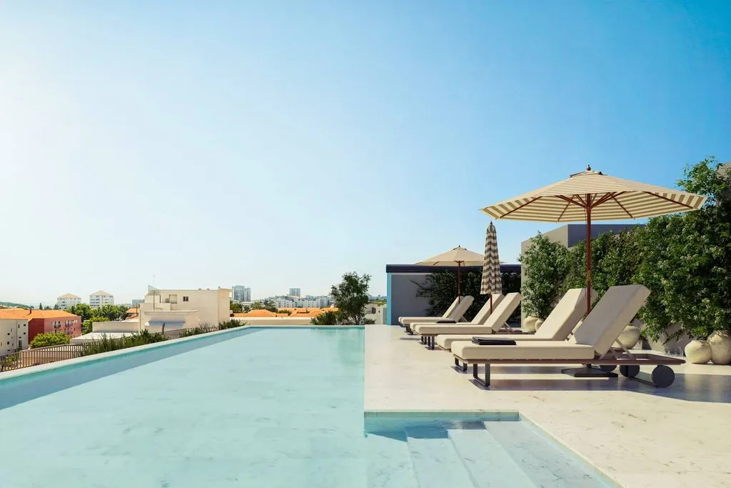 Bassein - Luxury Apartment with Rooftop Pool in Alvalade, Lisbon