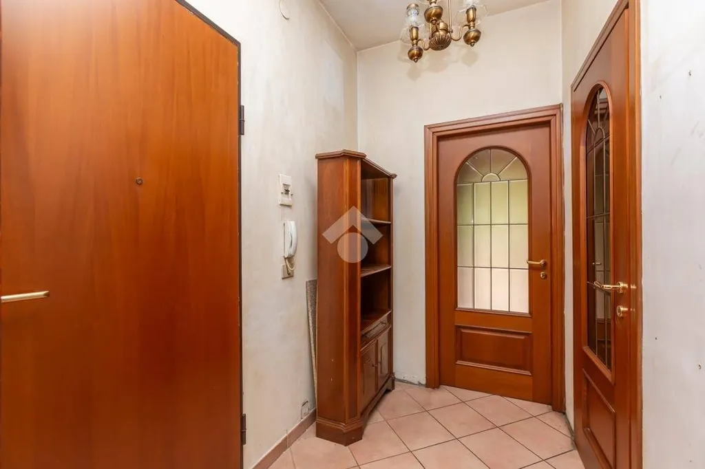 Esik - Renovated Apartment with Balcony in Torino