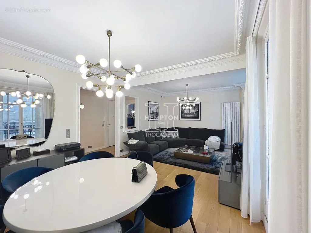 Dining Room - 4-Piece Apartment with Balcony in Passy
