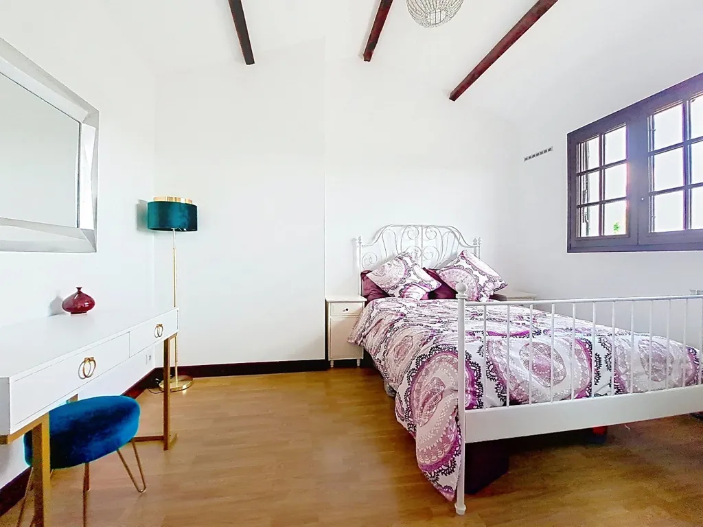 Magamistoad - Traditional House with Large Terrace in Calm Setting