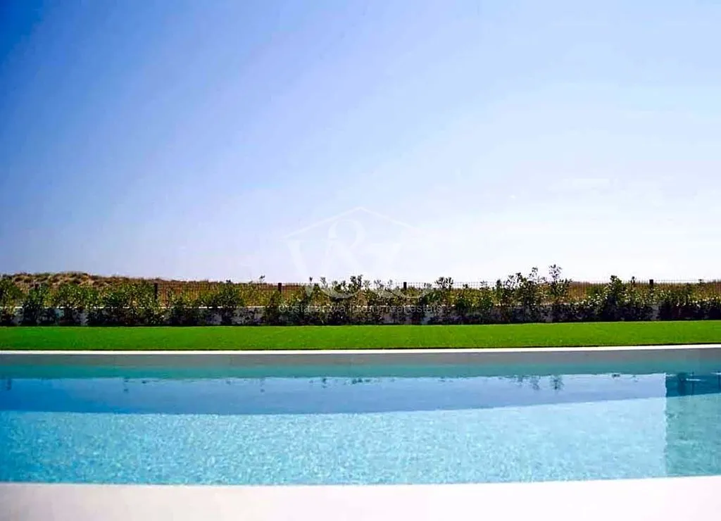 Bassein - Seafront Villa with Pool in Mas Pinell