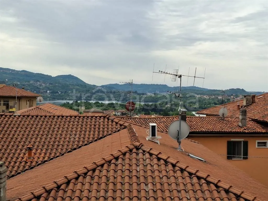 Terrasse - Mansarded Apartment with Parking in Civate