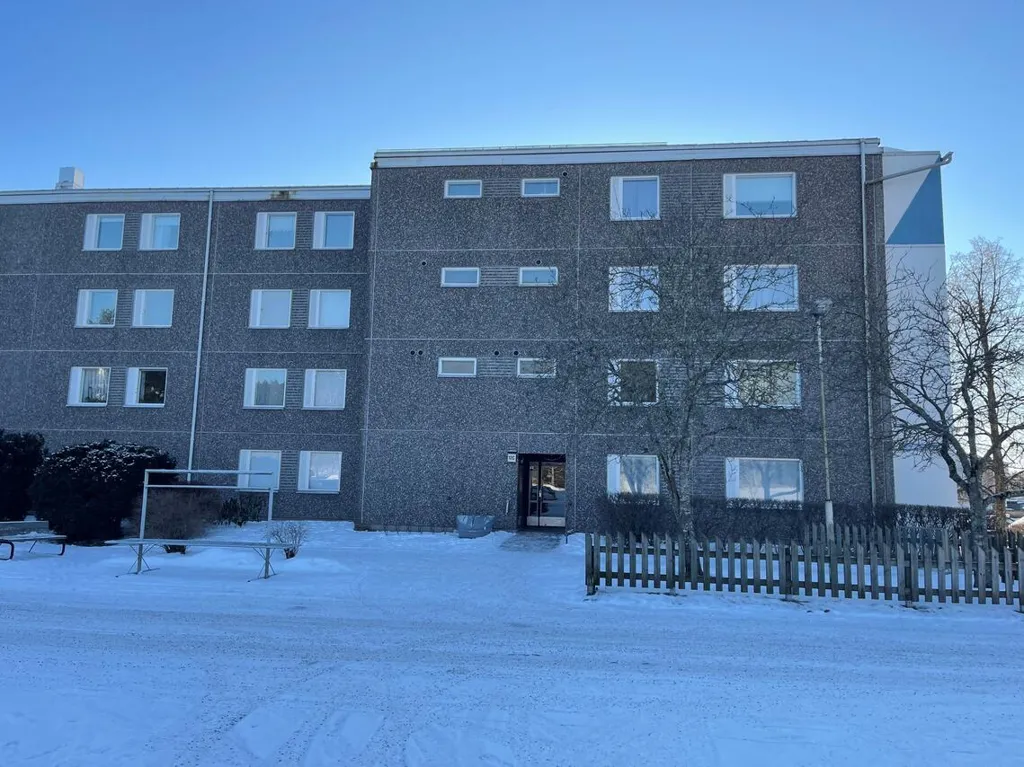 Välivaade - First-Floor Flat with Glazed Balcony in Lauste