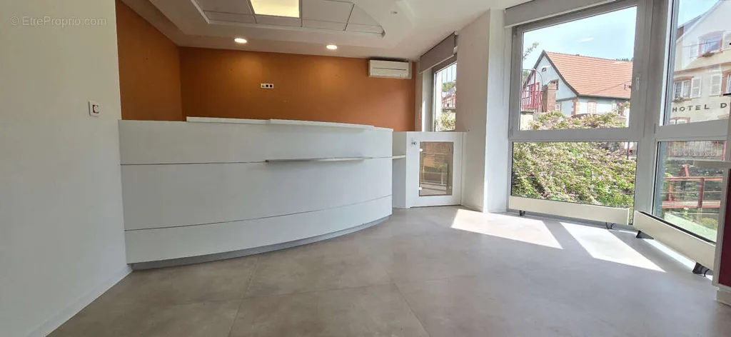 Entrée - Bâtiment Professionnel Rénové à Fréland