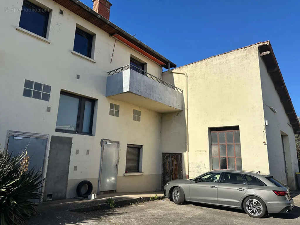 Välivaade - Office/Residential House with Parking in Clermont-Ferrand