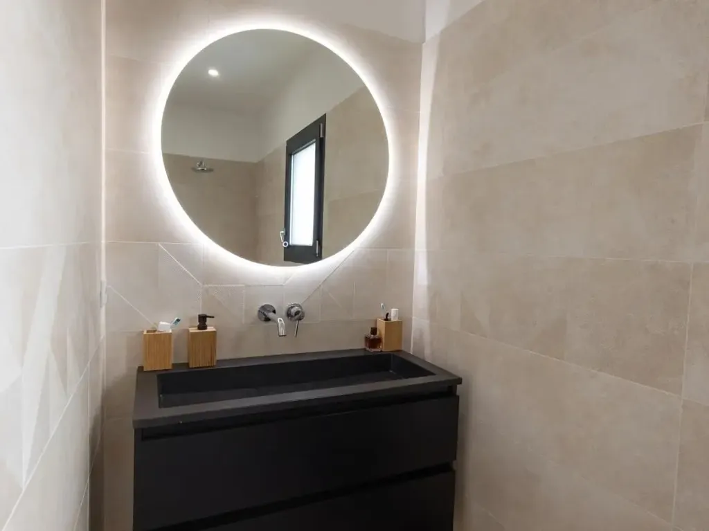 Vannitoad - Contemporary Villa with Pool in Nîmes