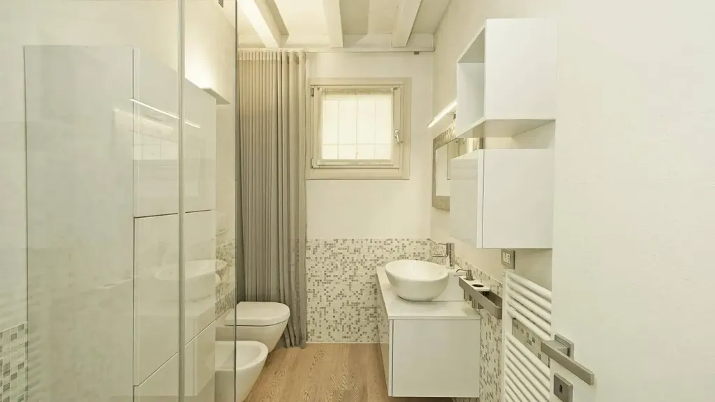 Vannitoad - Lakefront Penthouse in Sirmione