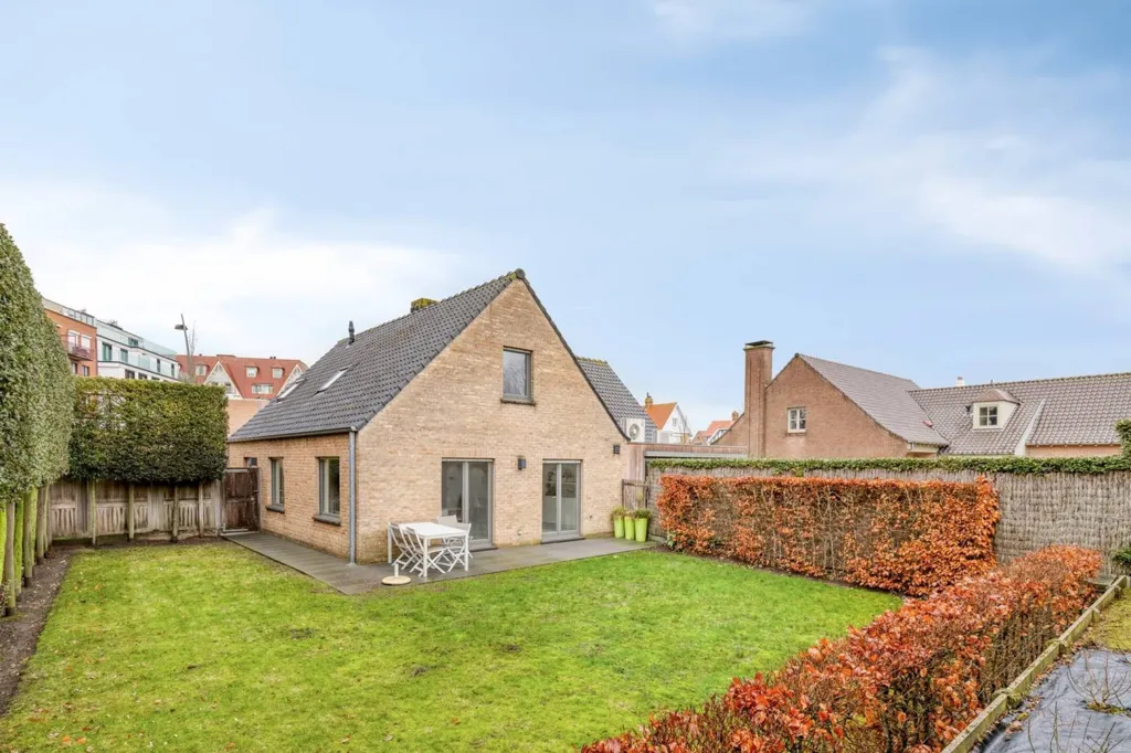 Jardin - Villa avec Pratique Rénovée au Centre de Sint-Idesbald