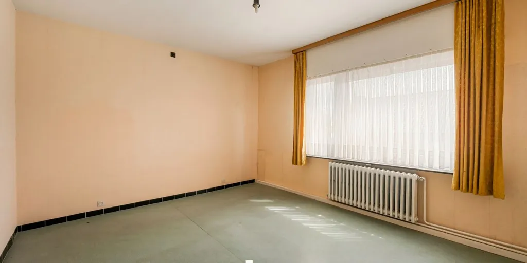 Pièces - Gesloten Bebouwing avec Garage à Tielt
