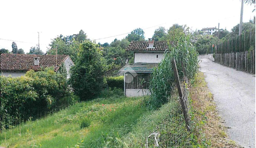Aed - Rustic Property with Garden in Bra