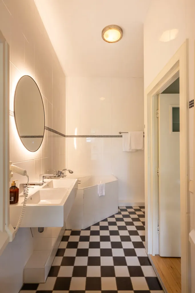 Salles de bain - Historic Villa with Garden in Almen