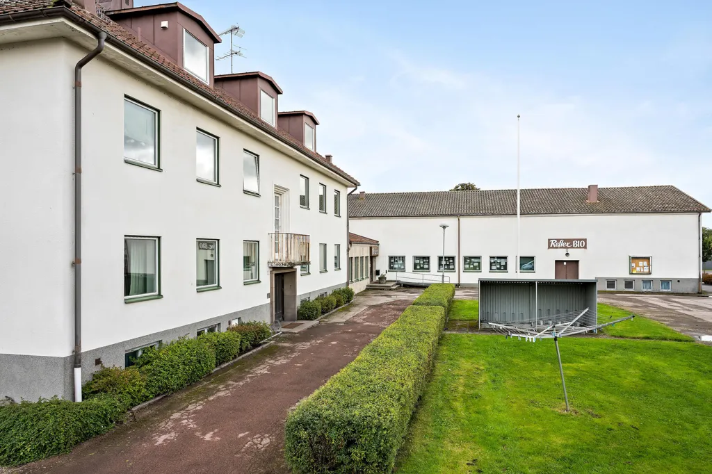 Esterno - Historic Civic Centre with Development Potential in Central Getinge