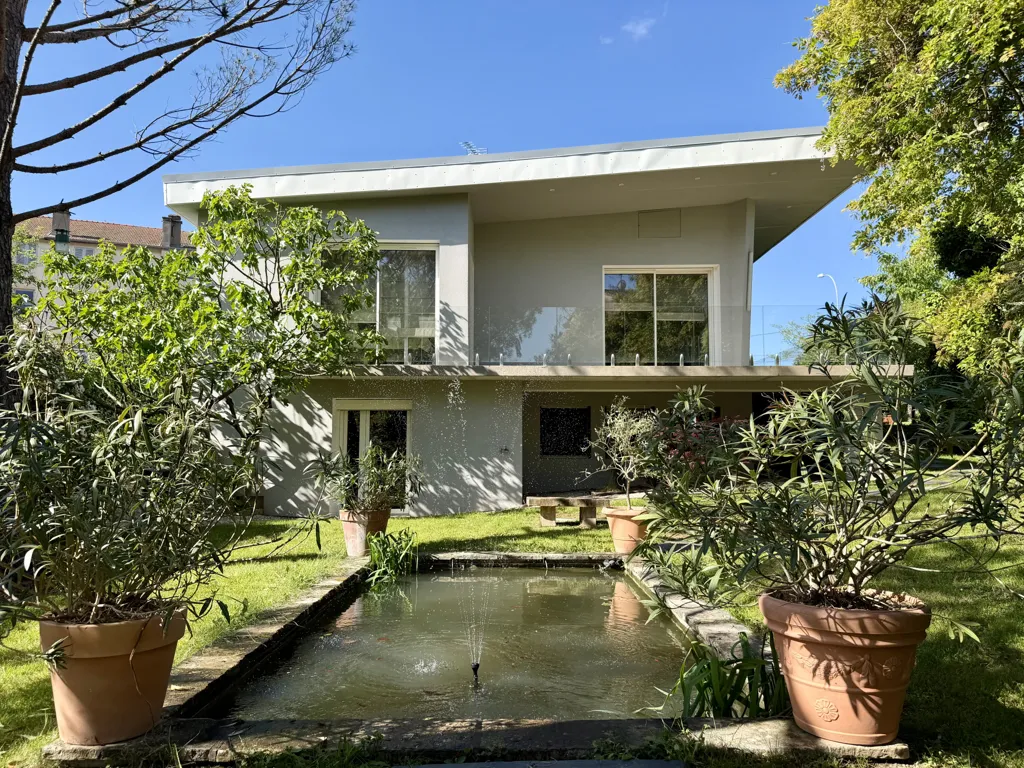 Giardino - Architect-Designed House in Chauffailles Town Centre