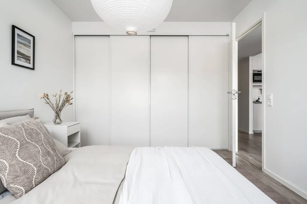 Chambres - Modern Apartment with Lakeside Terrace in Sollentuna