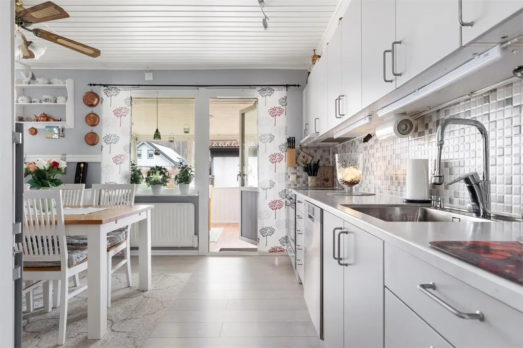 Cuisine - Villa with Garden in Gullbranna, Halmstad