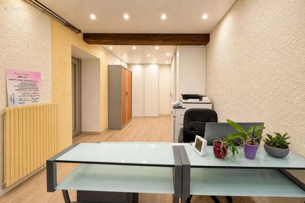 Bureau - Propriété de 10 Pièces avec Vue Montagne à Les Abrets