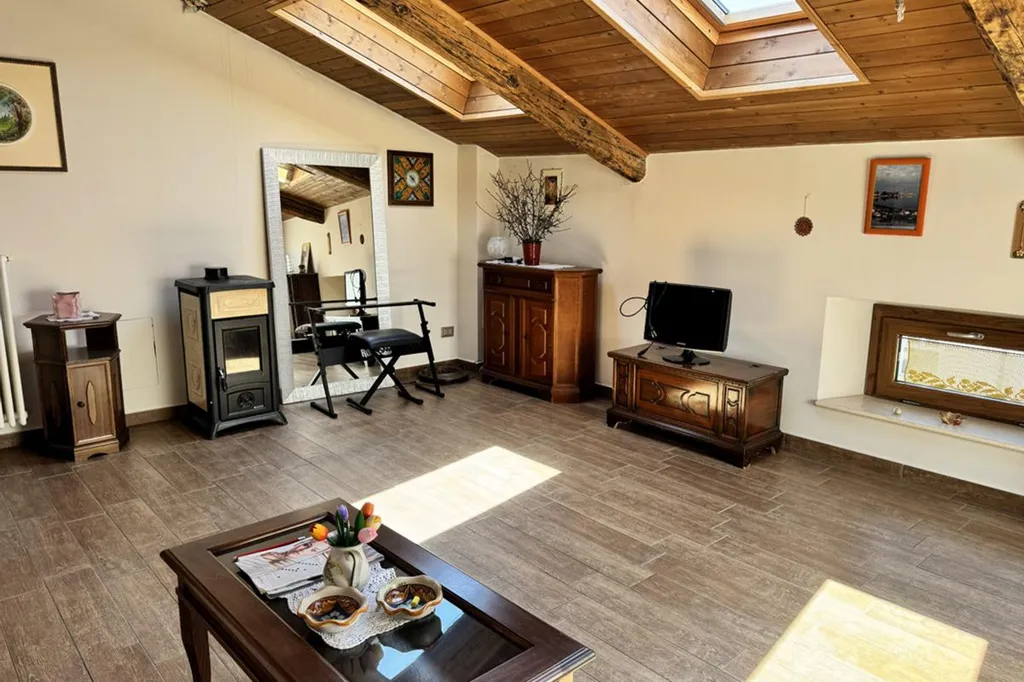 Séjour - Rear-Access Semi-Detached House with Mountain View in Itri