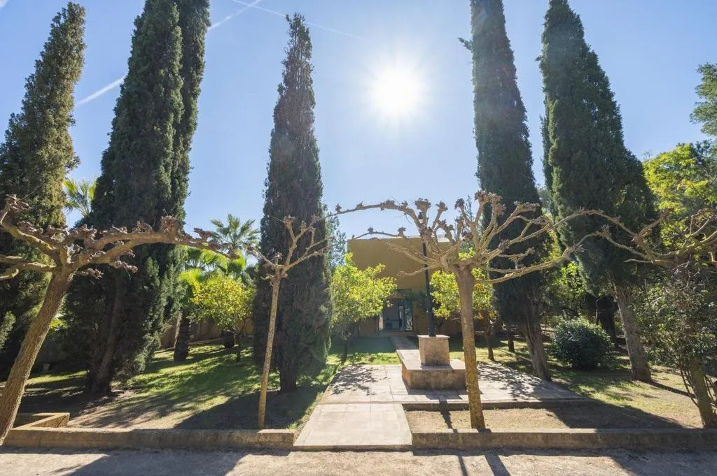 Aed - Exclusive Country House with Rustic Charm in Ibiza