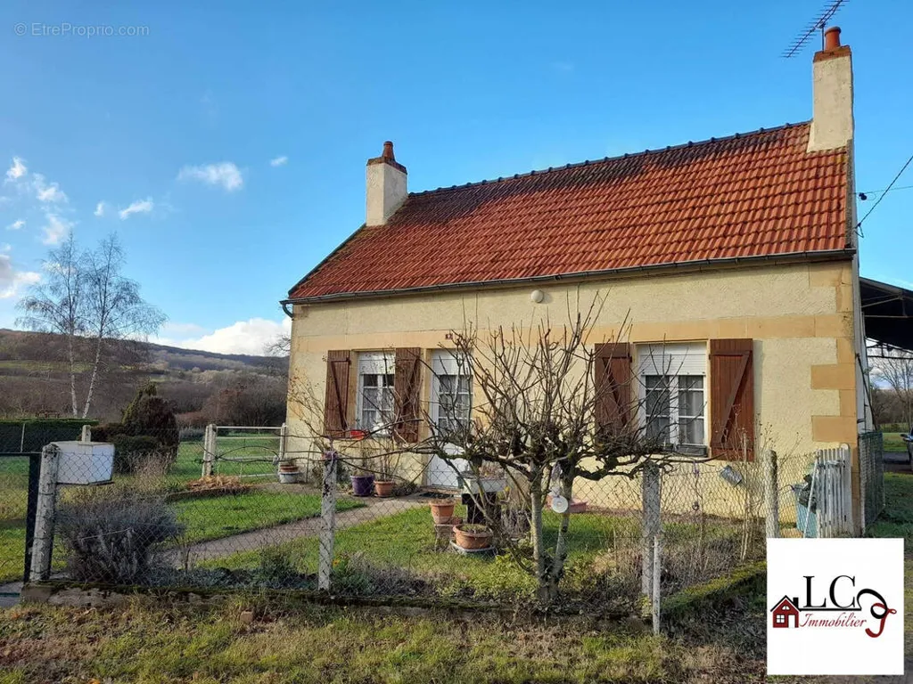 Extérieur - Maison de Plain-Pied avec Dépendances à Nolay