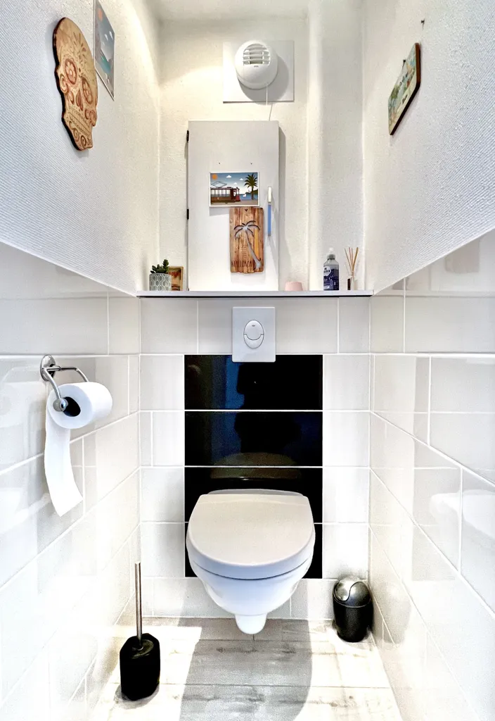 Bathrooms - Renovated T3 with Balcony in Saint-Etienne