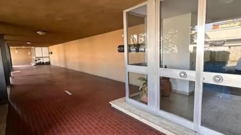 hallway_entrance