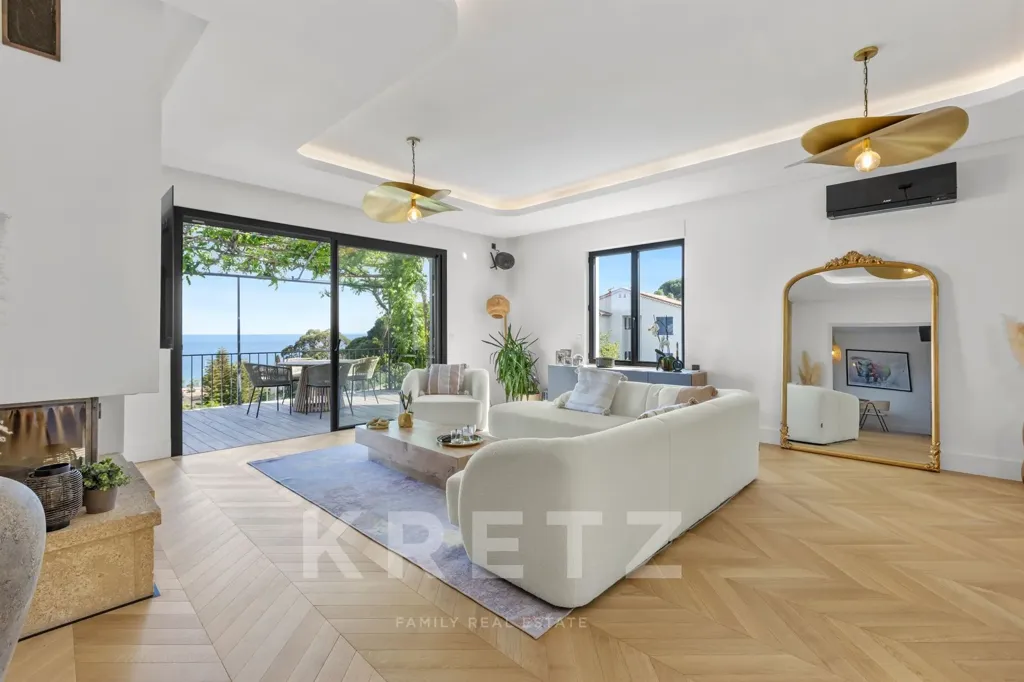 Séjour - Villa Rénovée avec Vue Mer à Vallauris