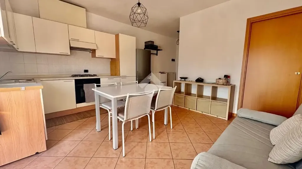 Sala da pranzo - Modern Apartment with Balcony in Calcinate