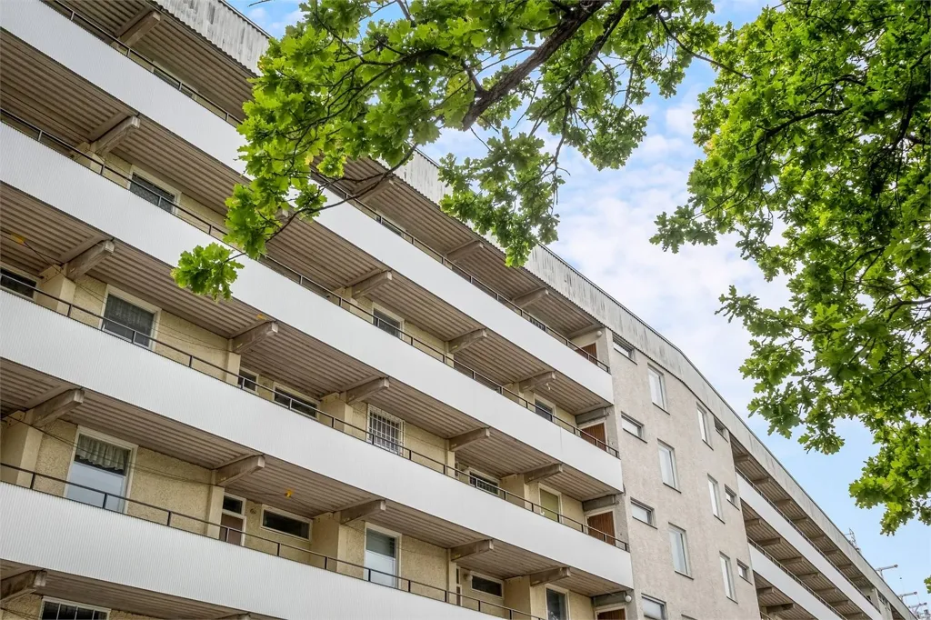 Exterior - Apartment with Balcony on 4th Floor in Skogås