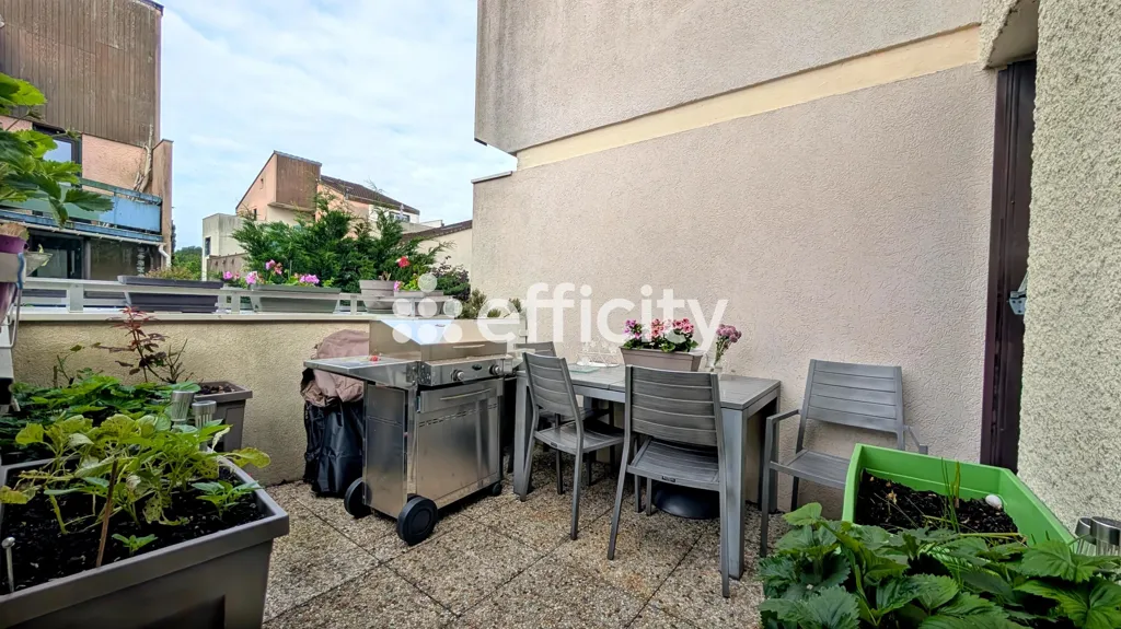 Terrazza - Spacious 3-Bed Flat with Terrace in Lognes