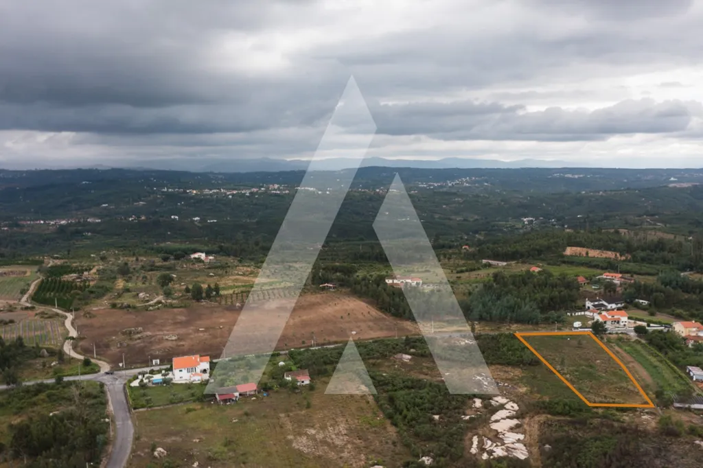 Õhuvaade - Land with Mural in Midões