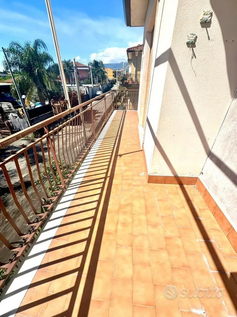 Rõdu - Bright Apartment with Garage in Giarre