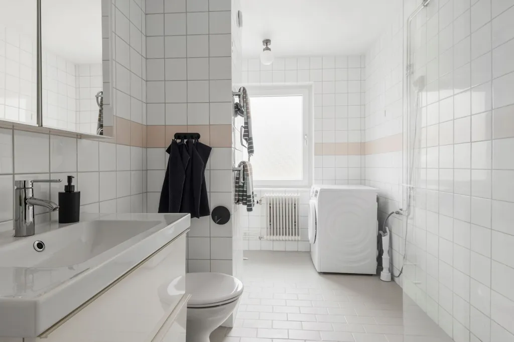 Vannitoad - Apartment with Balcony in Mariehem