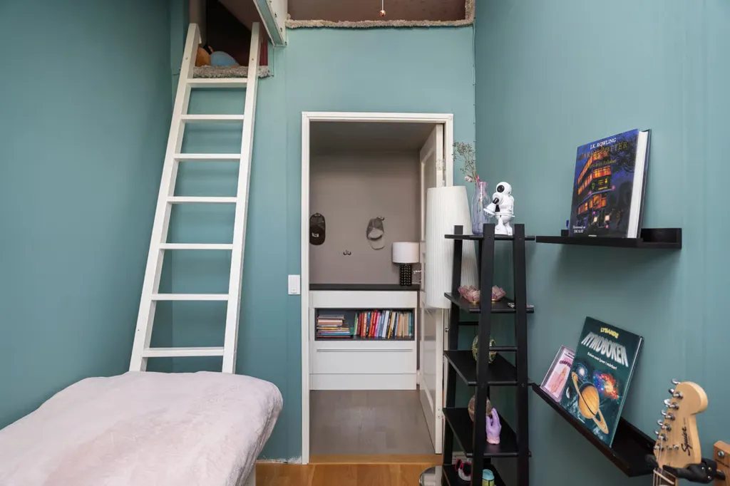 Magamistoad - Penthouse with Impressive Ceiling Height in Fridhemsplan