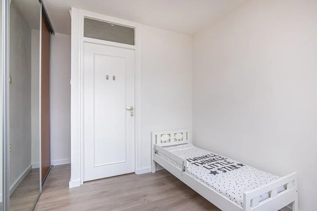 Chambres - Partly-Furnished 4-Bedroom House with Garden in Voorburg