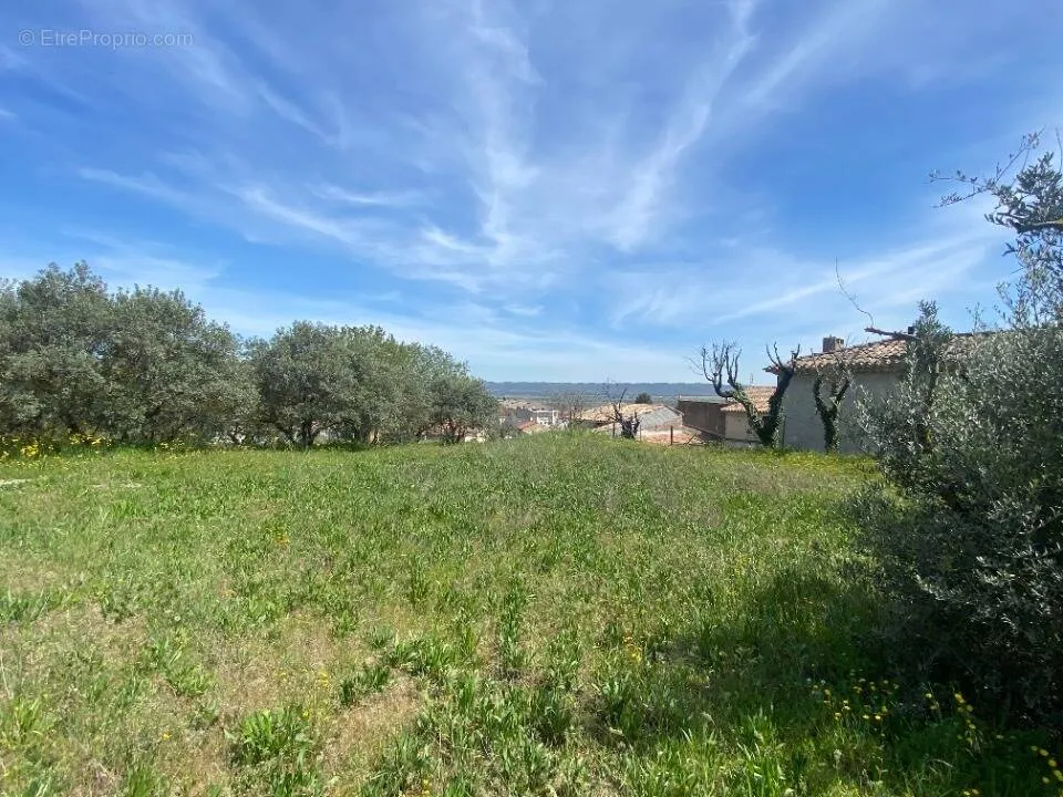 Aed - Buildable Plot with Garden in Sainte-Tulle