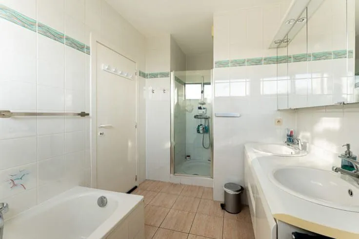 Salles de bain - Appartement 3 Chambres avec Terrasse au Centre de Waterloo