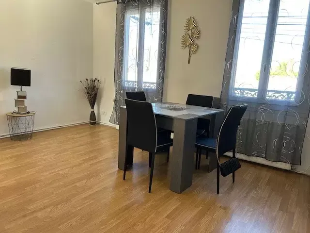 Salle à manger - Appartement duplex avec jardin commun à Liancourt