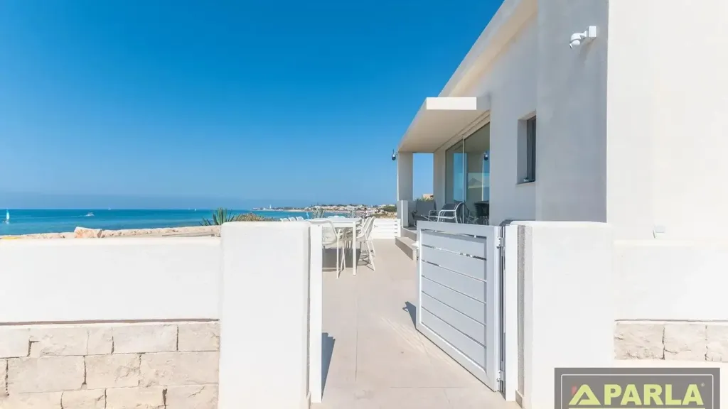 Terrasse - Villa with Beach Access in Marina di Ragusa