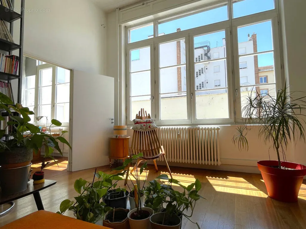 Séjour - Appartement Atypique Loft avec 4 Chambres à Lyon 6ème