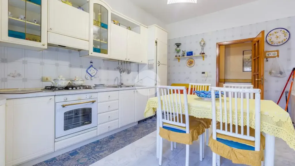 Cuisine - First-Floor Flat with Balcony in Villabate