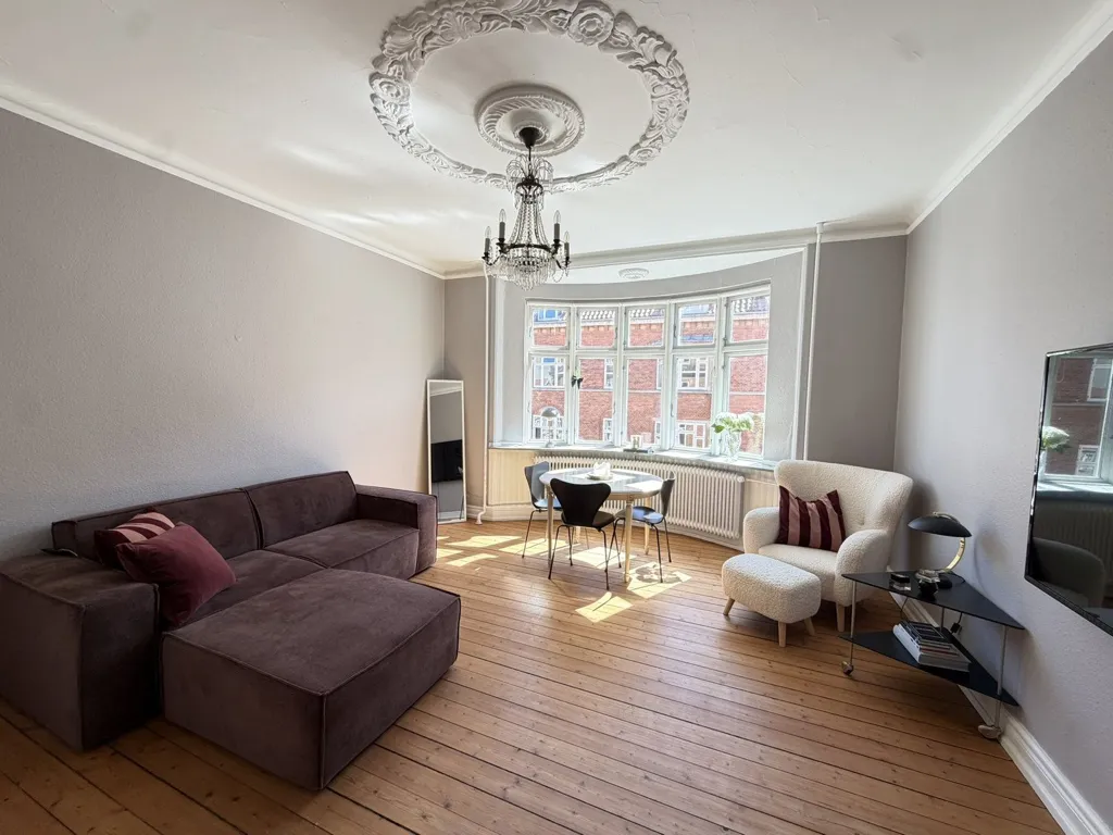 Séjour - Classical 2-Bedroom with Stucco in Urban Area