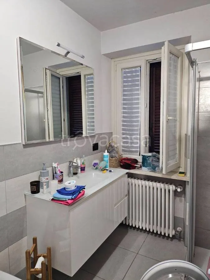 Salles de bain - Rustic House with Two Apartments in Sommariva Perno