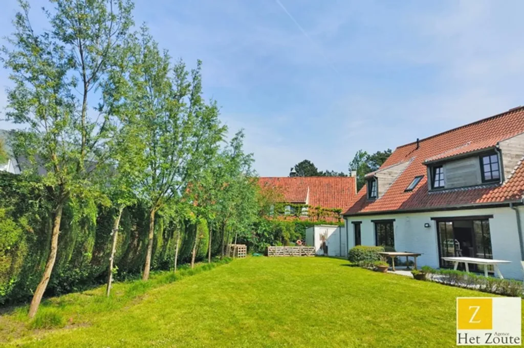 Aed - Detached Villa with Garden in Knokke