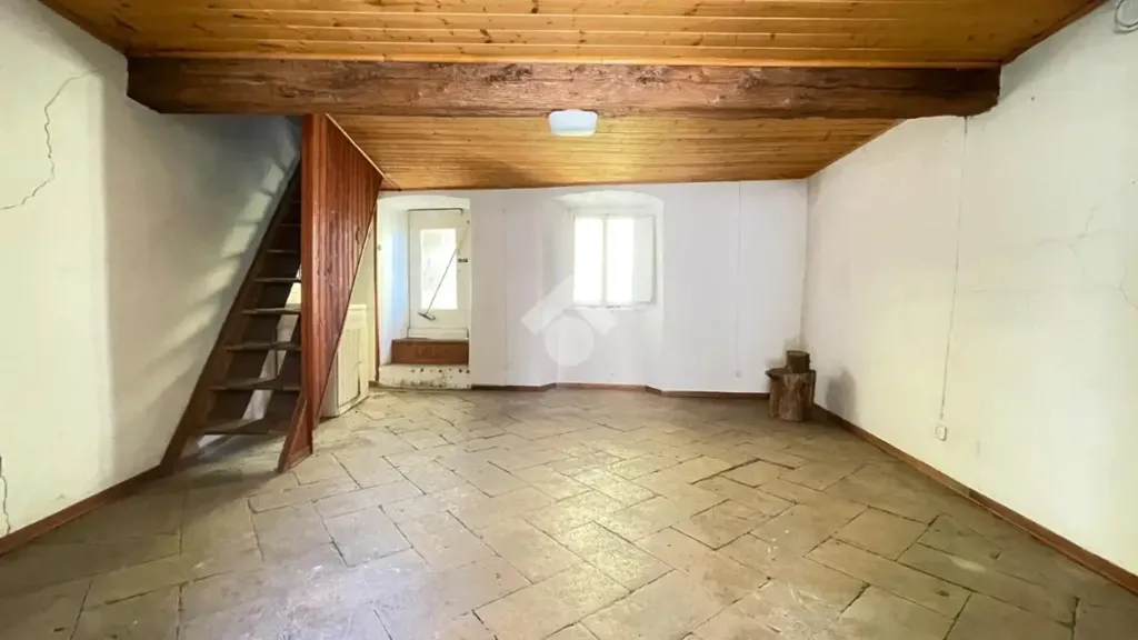 Pièces - Terraced Rustic House in Bisuschio
