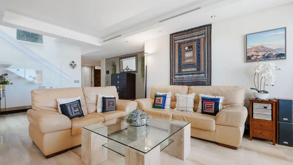 Séjour - Duplex Penthouse with 360 Views in Estepona
