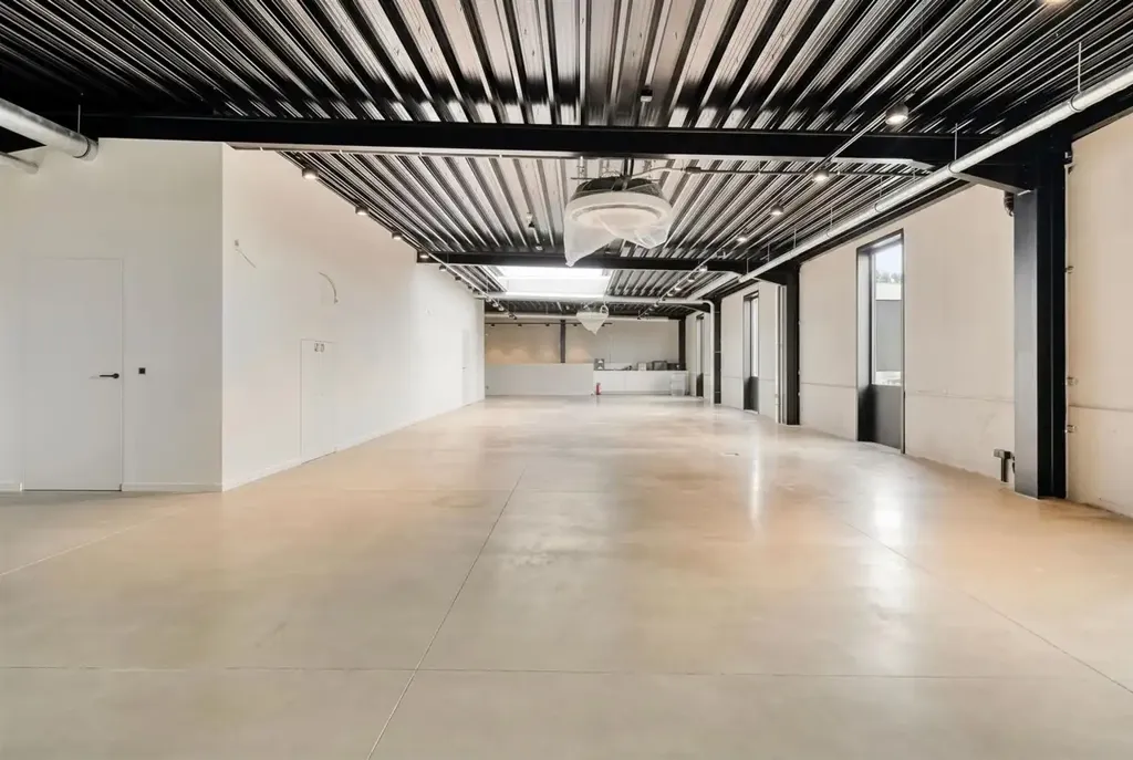 Pièces - Unité KMO Polyvalente avec Vaste Espace à Deinze