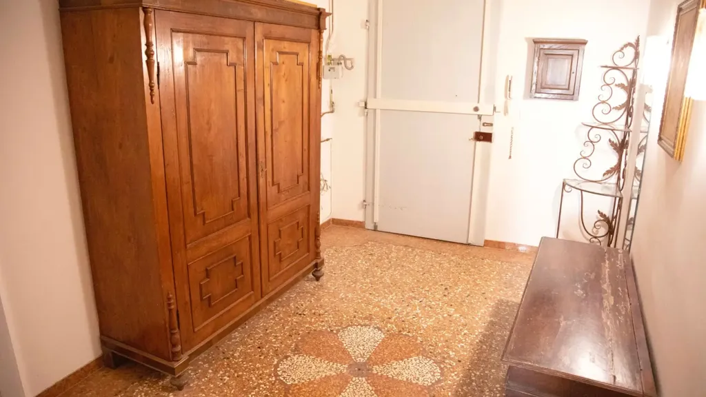 Entrée - Historic Apartment with High Ceilings in Bologna